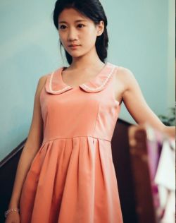丰满美妇岳叫我吸她大乳